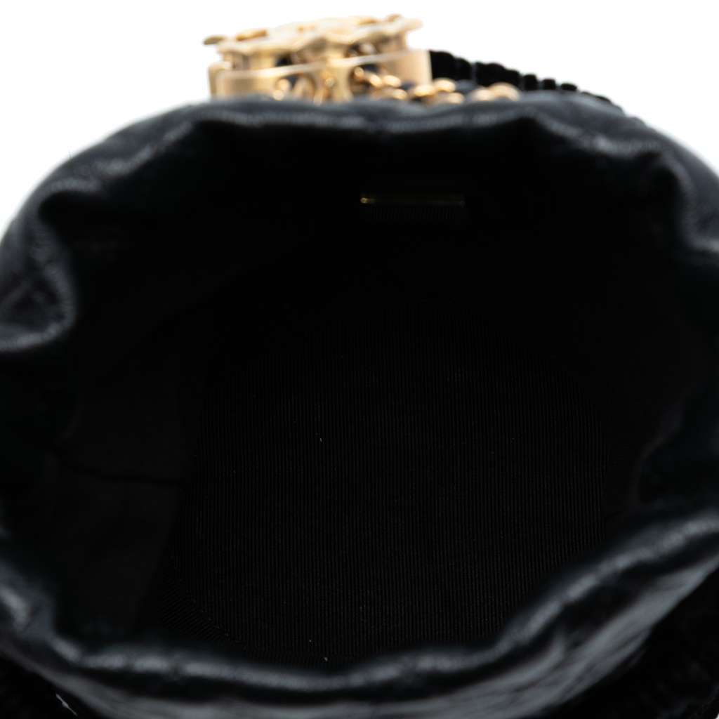 Chanel Braided Velvet Goatskin Drawstring Bucket Black Leather Very good condition - Model View