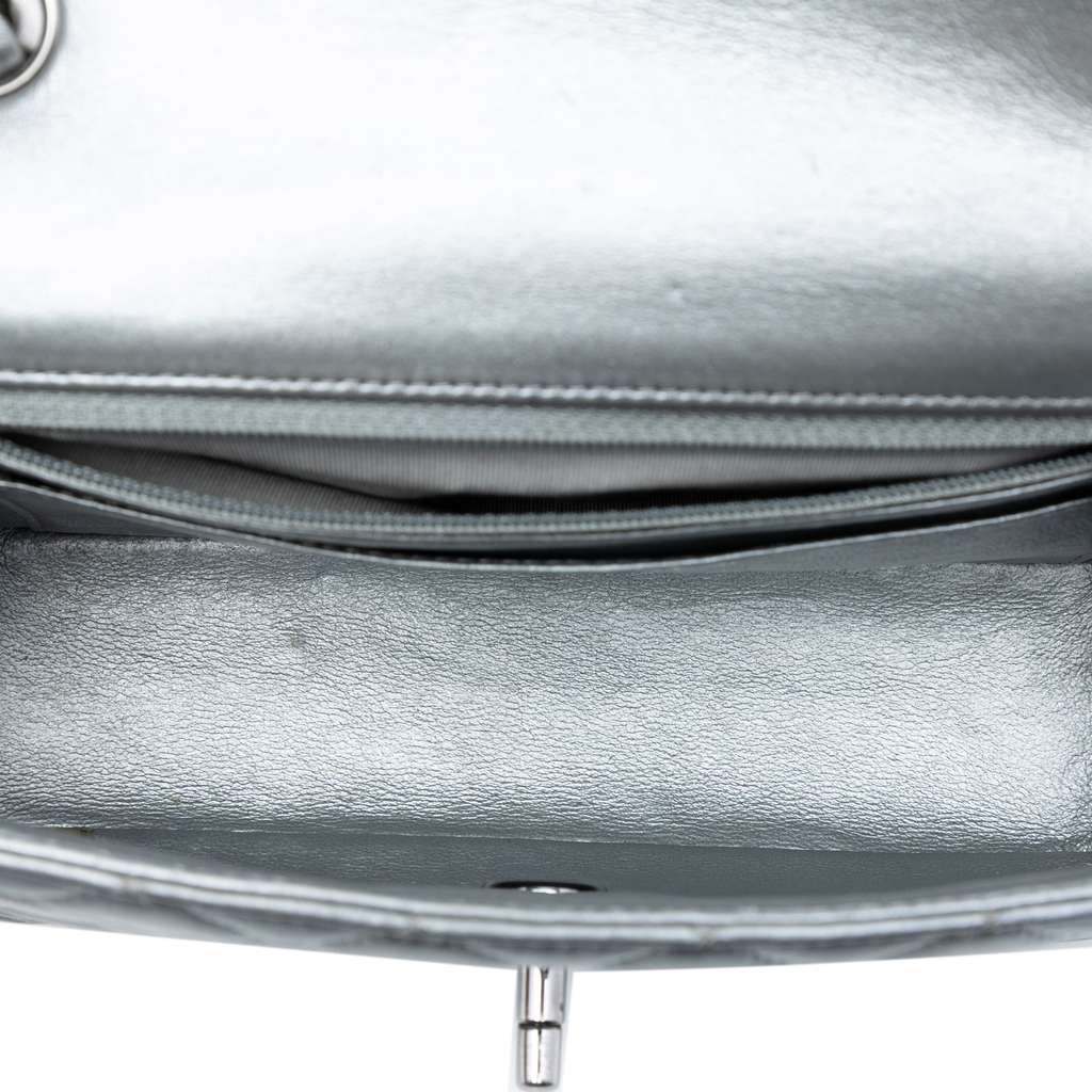 Chanel Small Quilted Metallic Lambskin Single Flap Silver Leather Very good condition - Model View