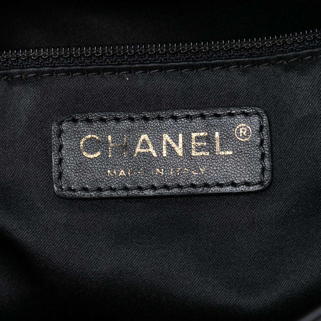 Chanel Jumbo Chevron Iridescent Calfskin Surpique Flap Black Leather Good - Box View