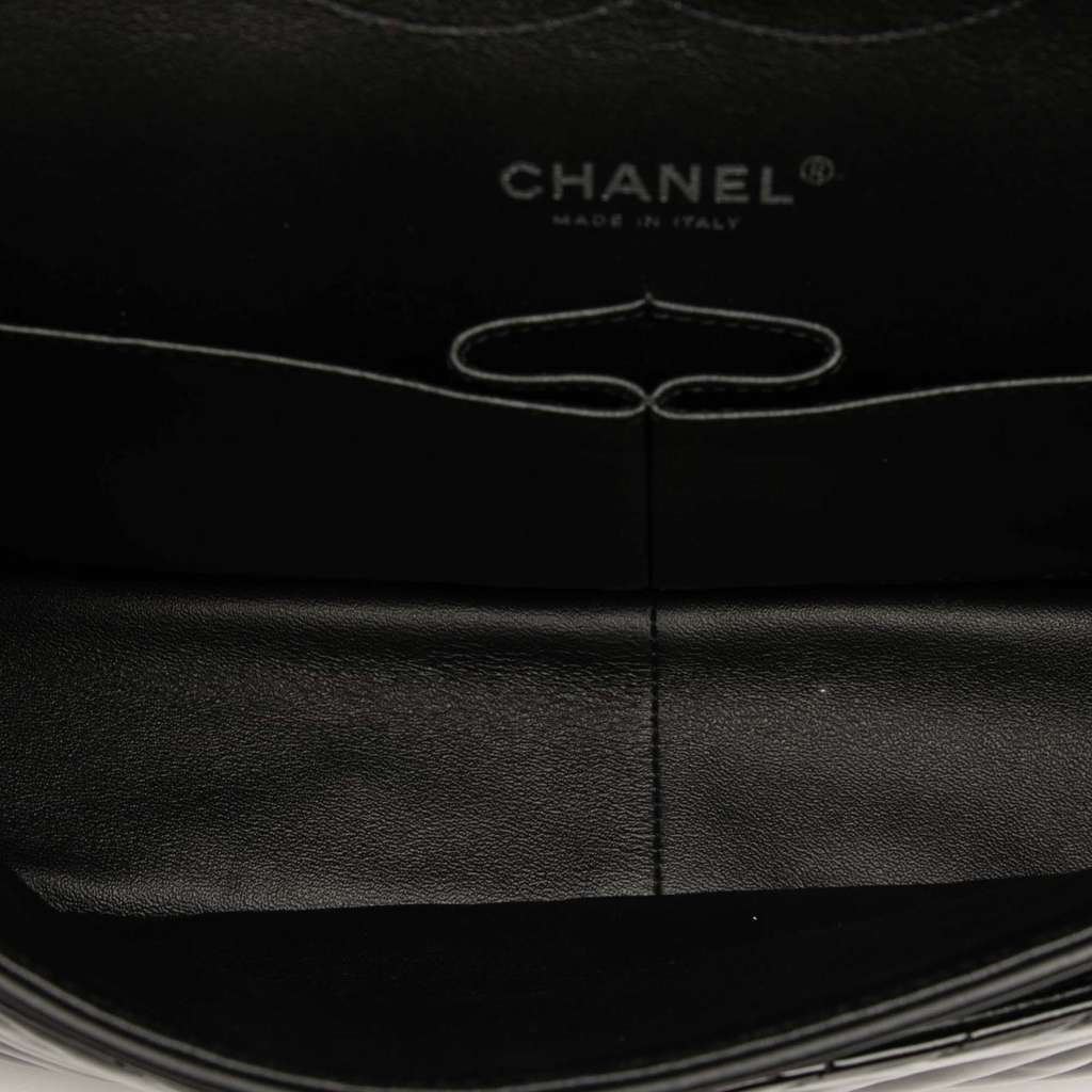 Chanel Jumbo Classic Chevron Patent Double Flap Black Leather Very good - Model View