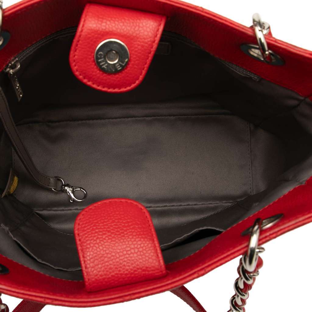 Chanel Caviar Petite Shopping Tote Red Leather Very good - Model View