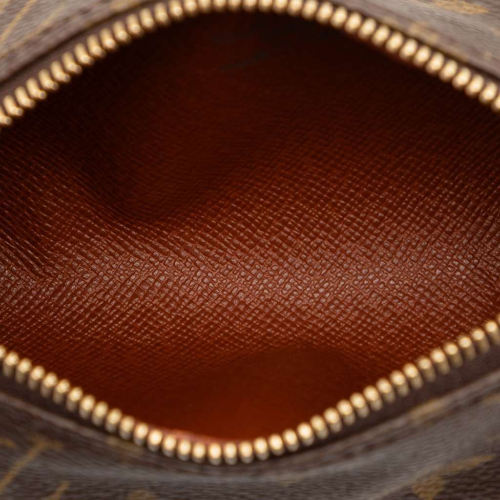 Louis Vuitton Monogram Papillon Pochette Brown Very good - Model View