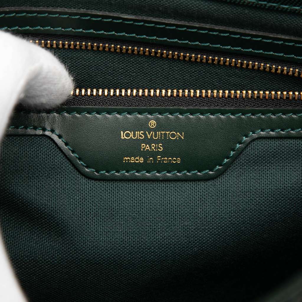 Louis Vuitton Taiga Cassiar Green Leather Good condition - Box View