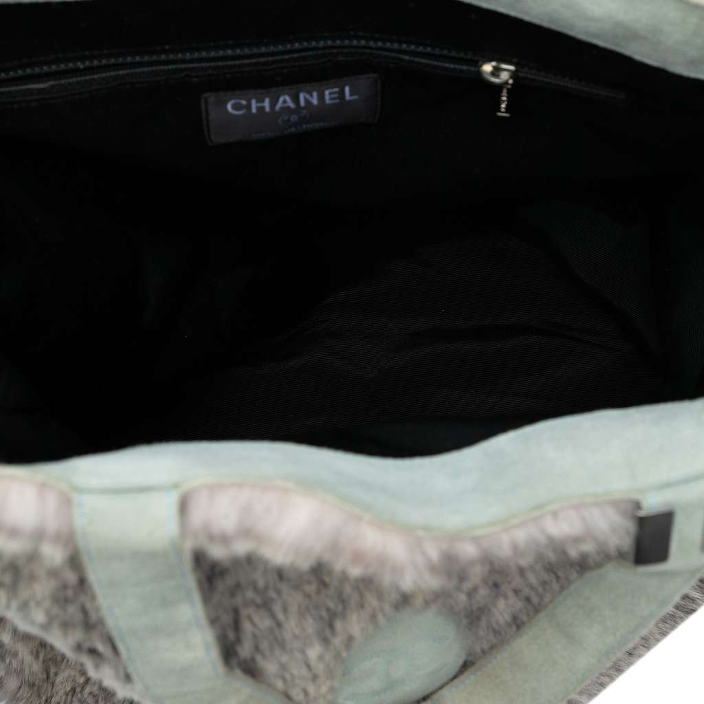 Chanel CC Lapin Fur Tote Grey Very good - Model View