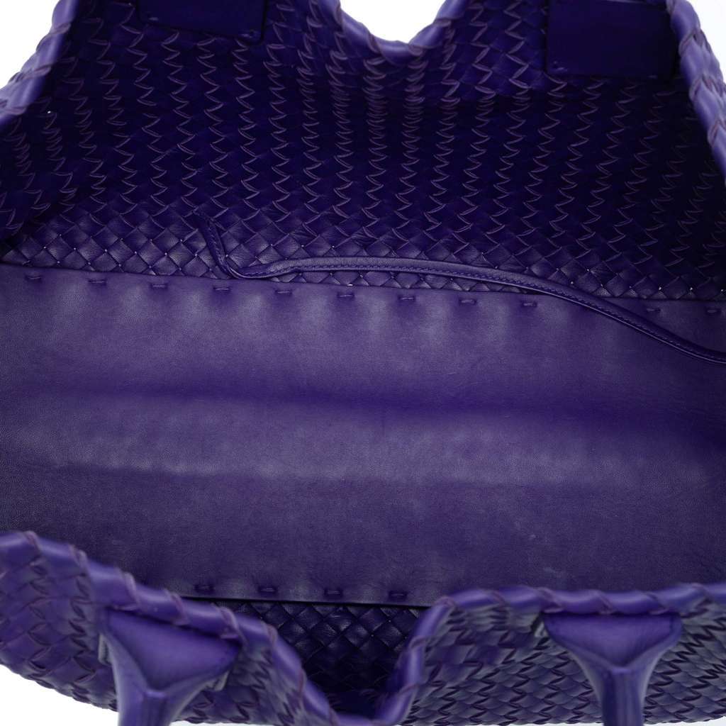 Bottega Veneta Medium Lambskin Intreccio Cabat Tote Purple Leather Good condition - Model View