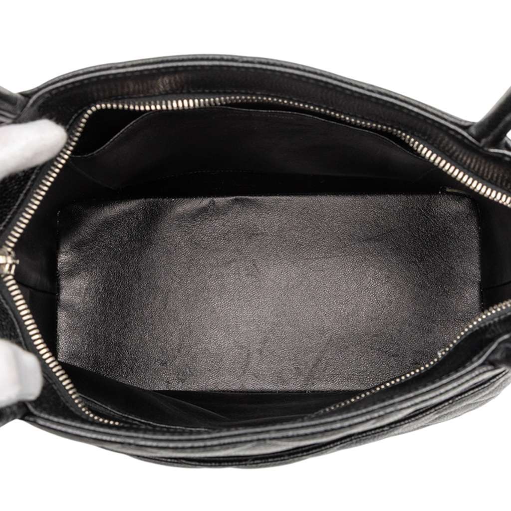 Chanel Caviar Medallion Tote Black Leather Very good - Model View