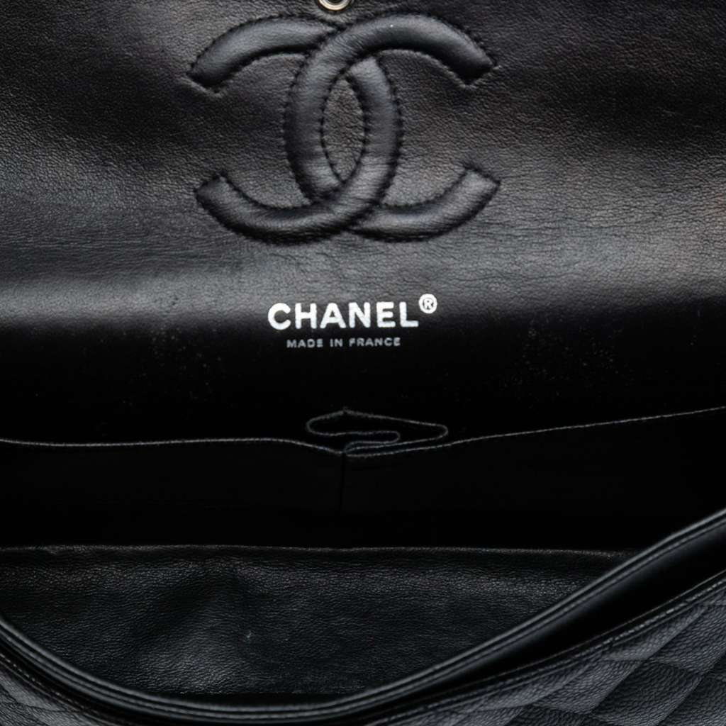 Chanel Medium Classic Caviar Double Flap Black Leather Very good condition - Model View