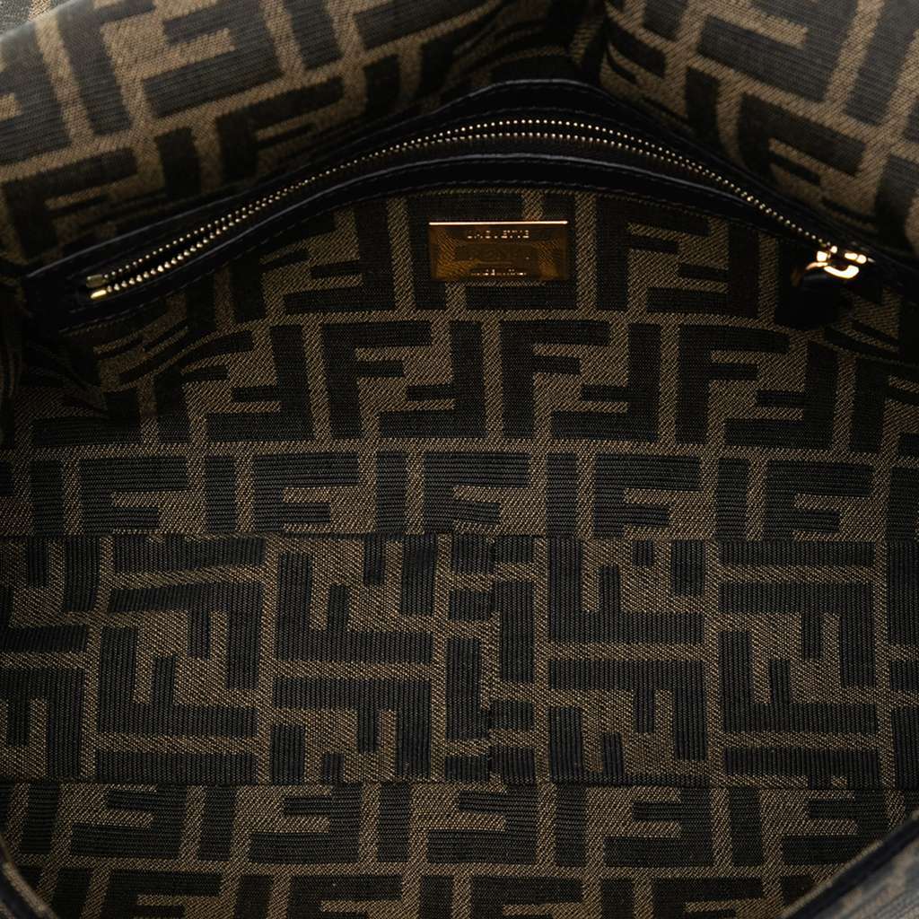 Fendi Large Zucca Canvas Baguette Satchel Brown Canvas Good condition - Model View