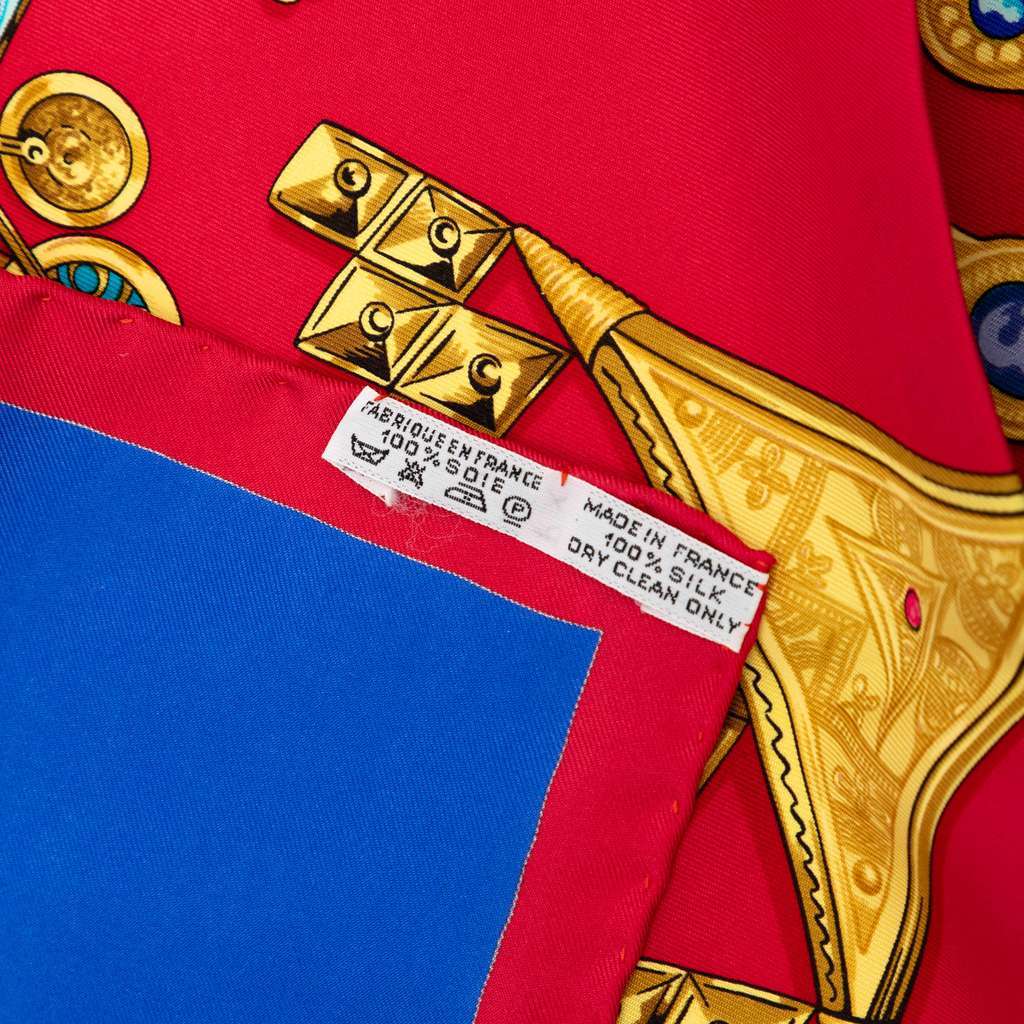Hermès Parures des Sables Silk Twilly Scarf Red Silk Good condition - Box View