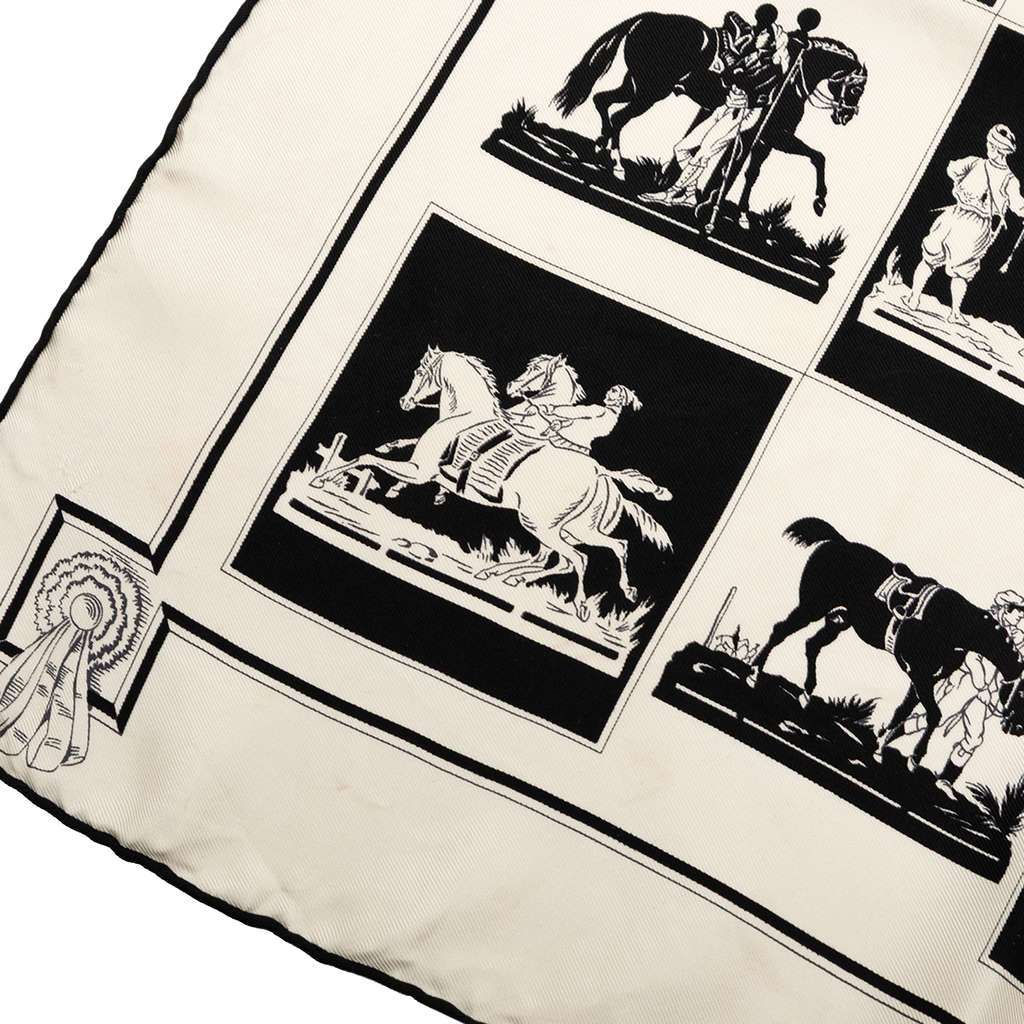 Hermès Brides de Gala en Desordre triangle Silk Scarf White Silk Good condition - Box View