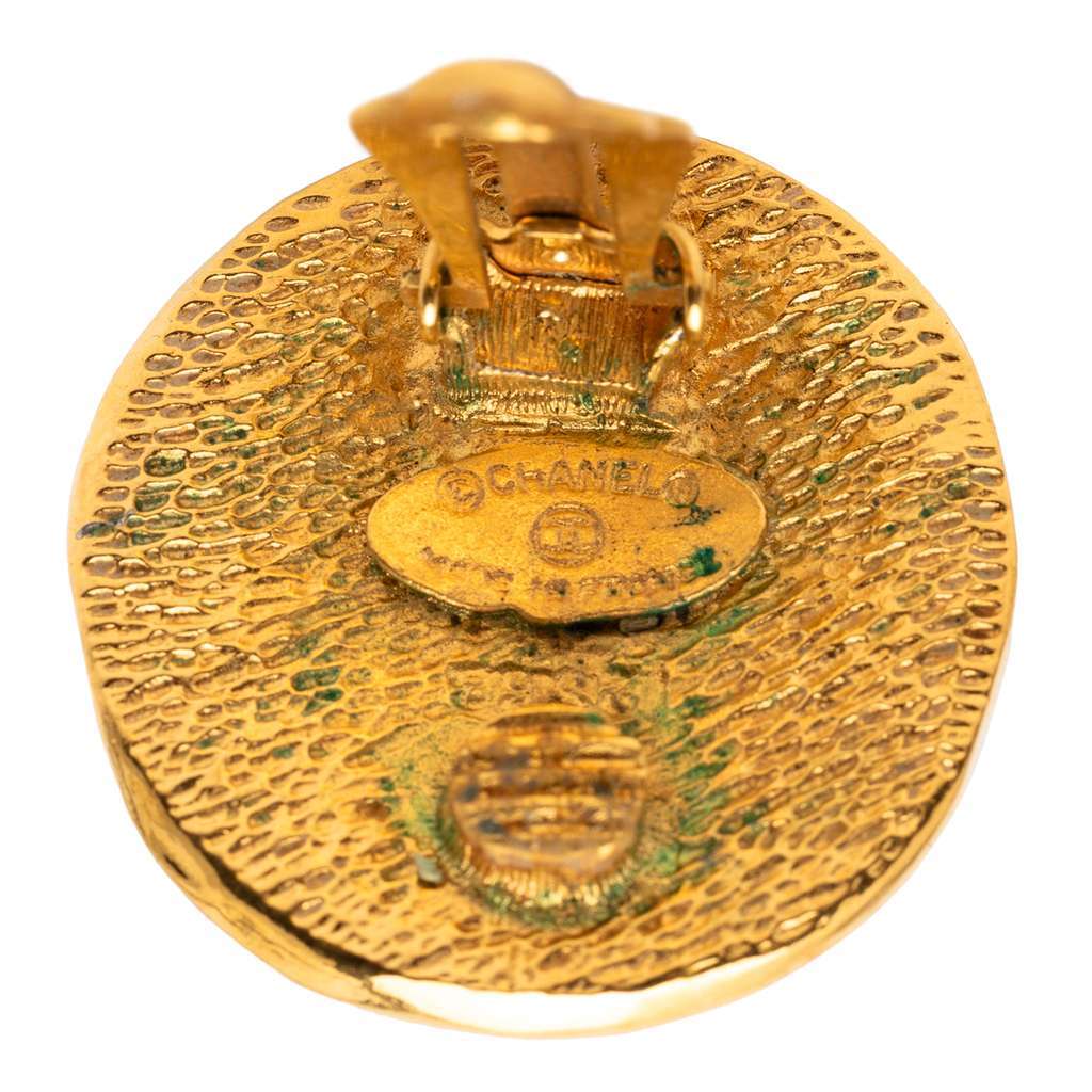 Chanel Gold Plated 31 Rue Cambon Round Clip On Earrings Gold Metal Very good condition - Model View