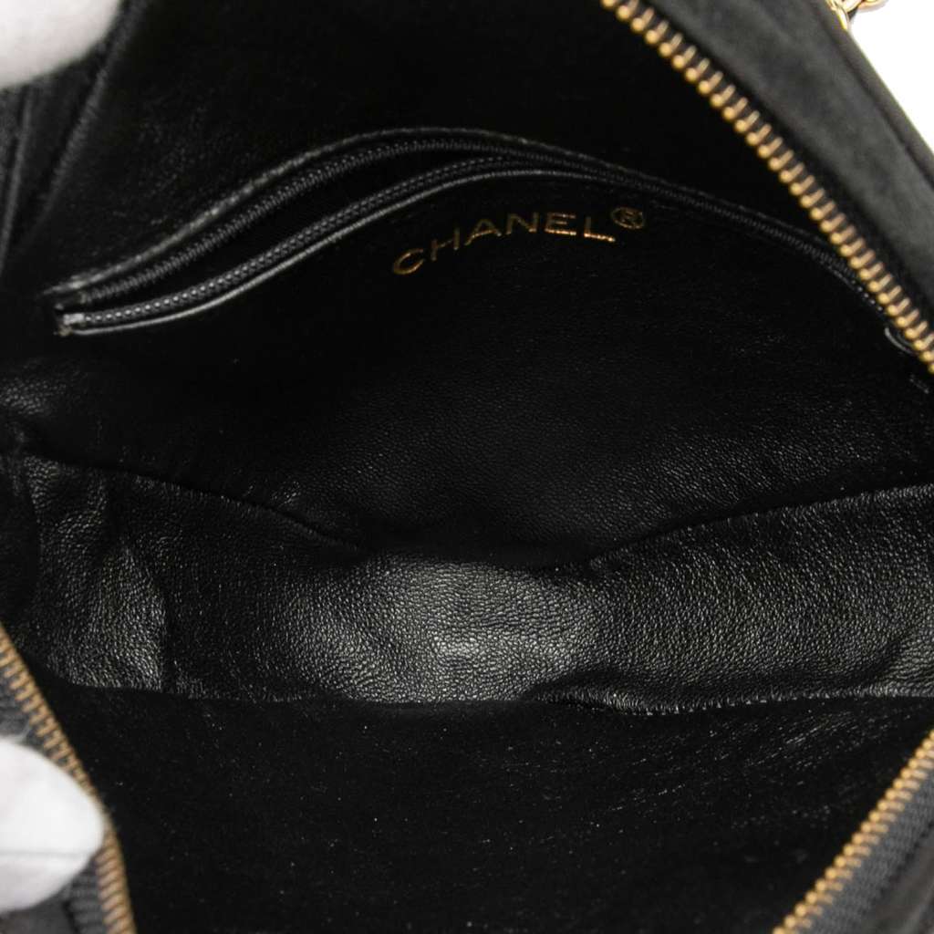 Chanel CC Quilted Suede Diamon Tassel Bag Black Leather Very good - Model View