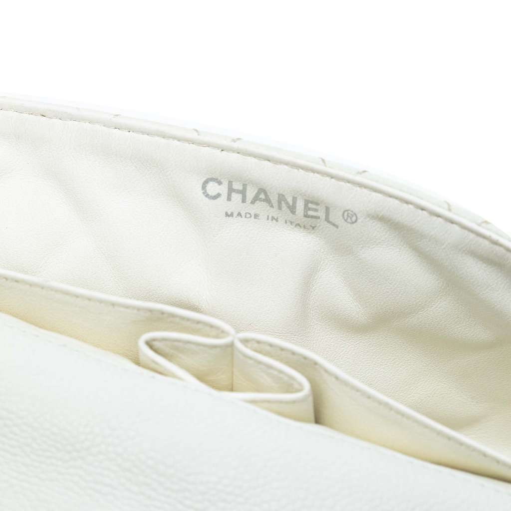 Chanel CC Quilted Caviar East West Single Flap White Leather Very good condition - Box View