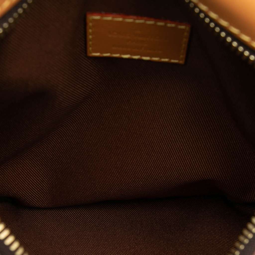 Louis Vuitton Monogram Saumur Messenger PM Brown Very good - Model View