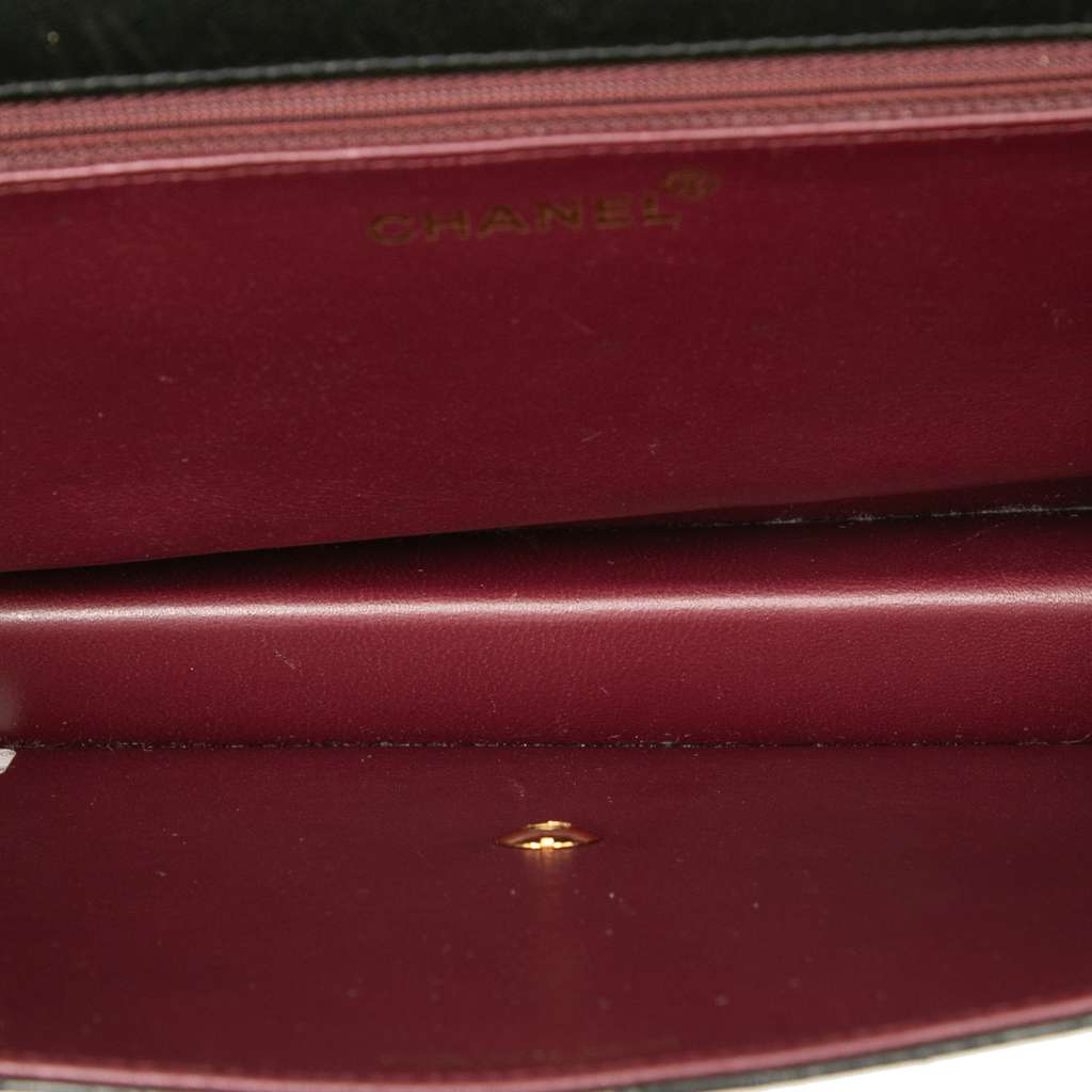 Chanel Medium CC Quilted Lambskin Single Flap Black Leather Good condition - Model View