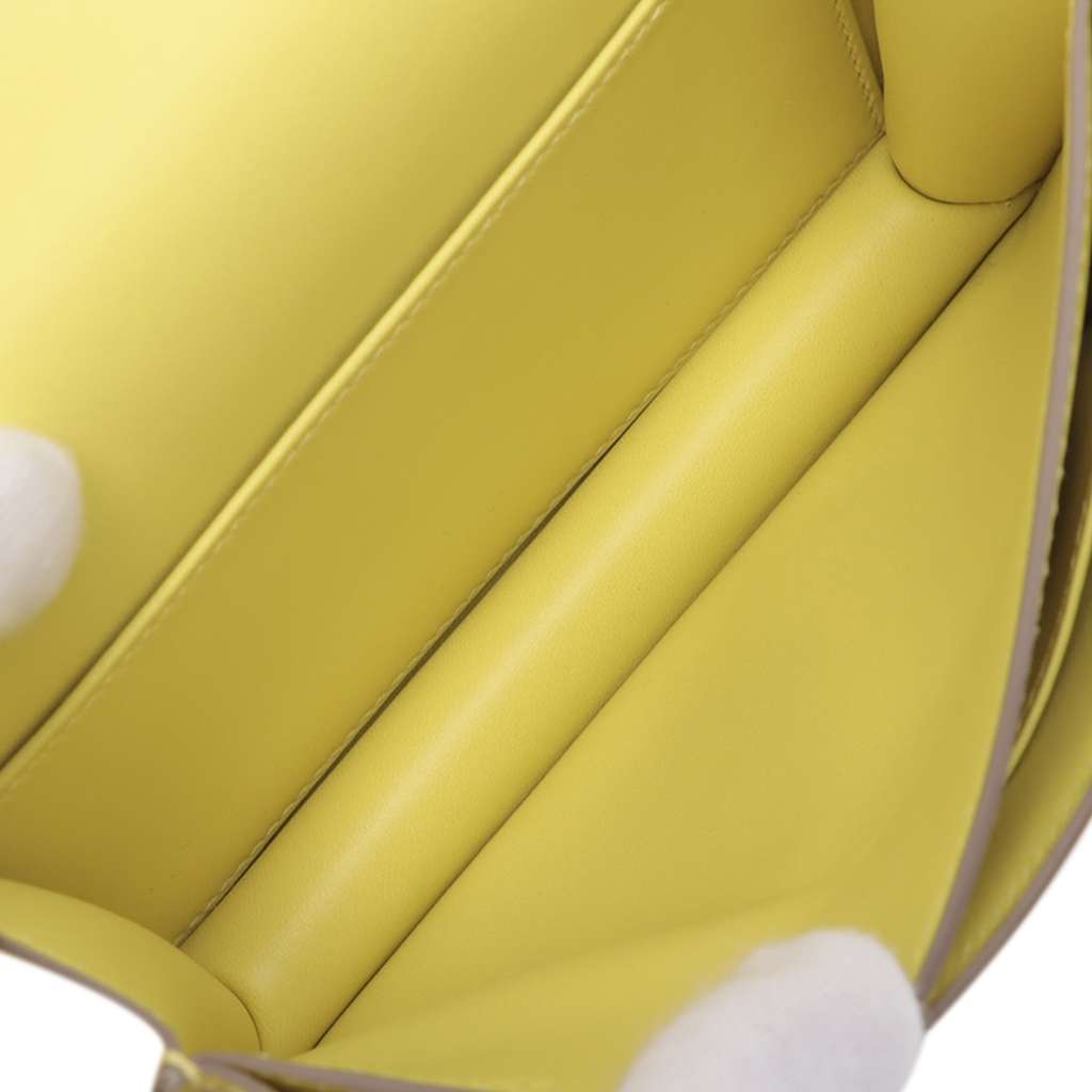 Hermès Mini Epsom Constance III 18 Yellow Leather Good condition - Model View