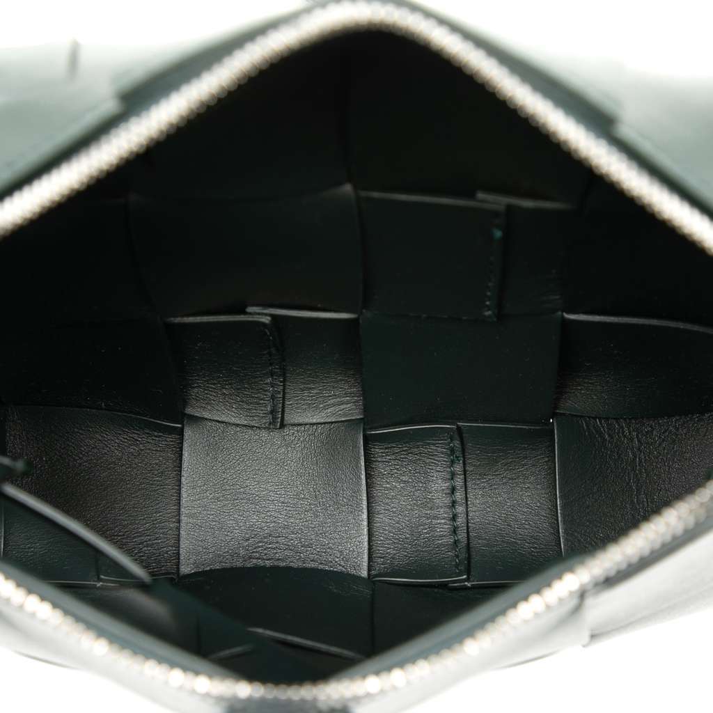 Bottega Veneta Nappa Maxi Intrecciato Cassette Camera Bag Green Leather Good condition - Model View
