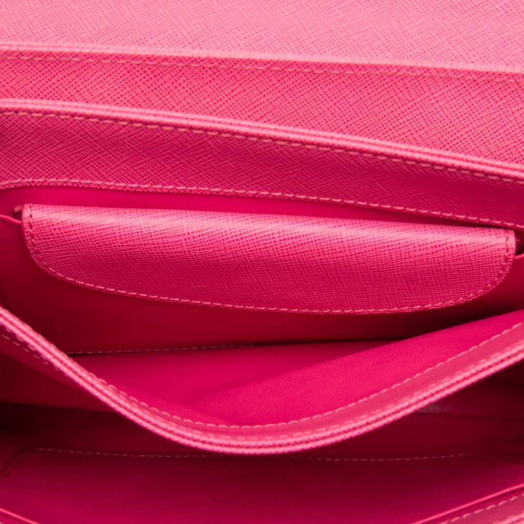 Prada Saffiano Lux Lock Chain Flap Pink Leather Very good condition - Model View