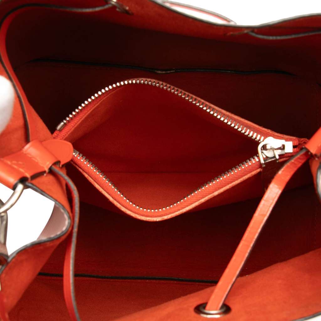 Louis Vuitton Epi Neonoe MM Pink Leather Very good - Model View
