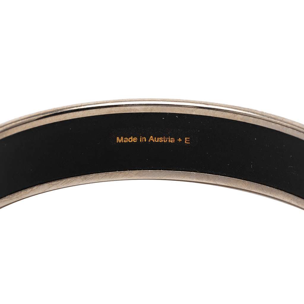 Hermès Wide Printed Enamel Bangle 65 Blue Good condition - Model View