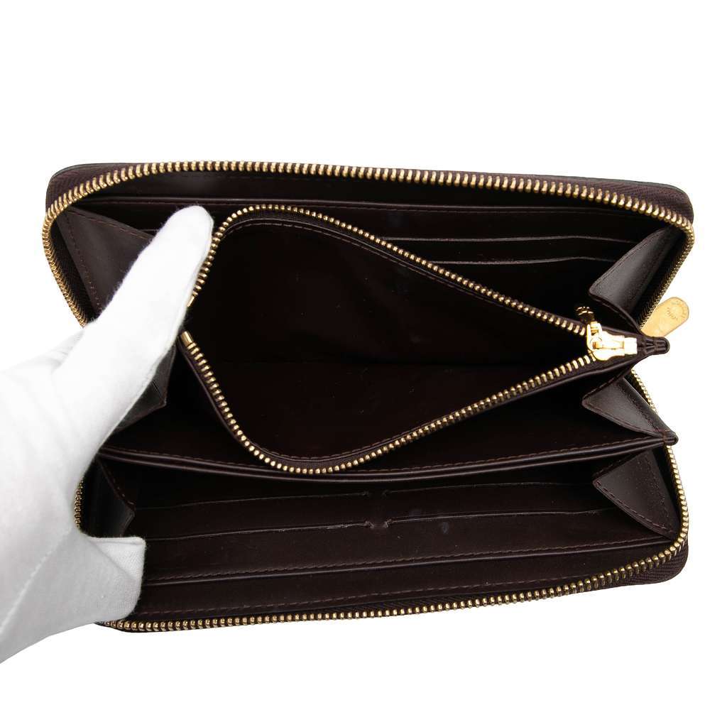 Louis Vuitton Monogram Vernis Zippy Long Wallet Purple Leather Good - Model View