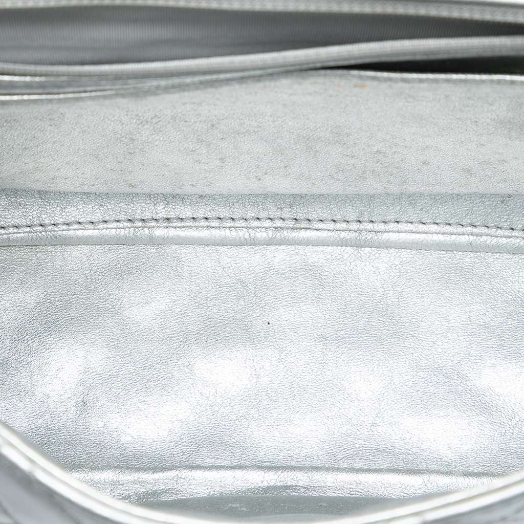 Chanel Jumbo Classic Metallic Lambskin Single Flap Silver Leather Very good condition - Model View