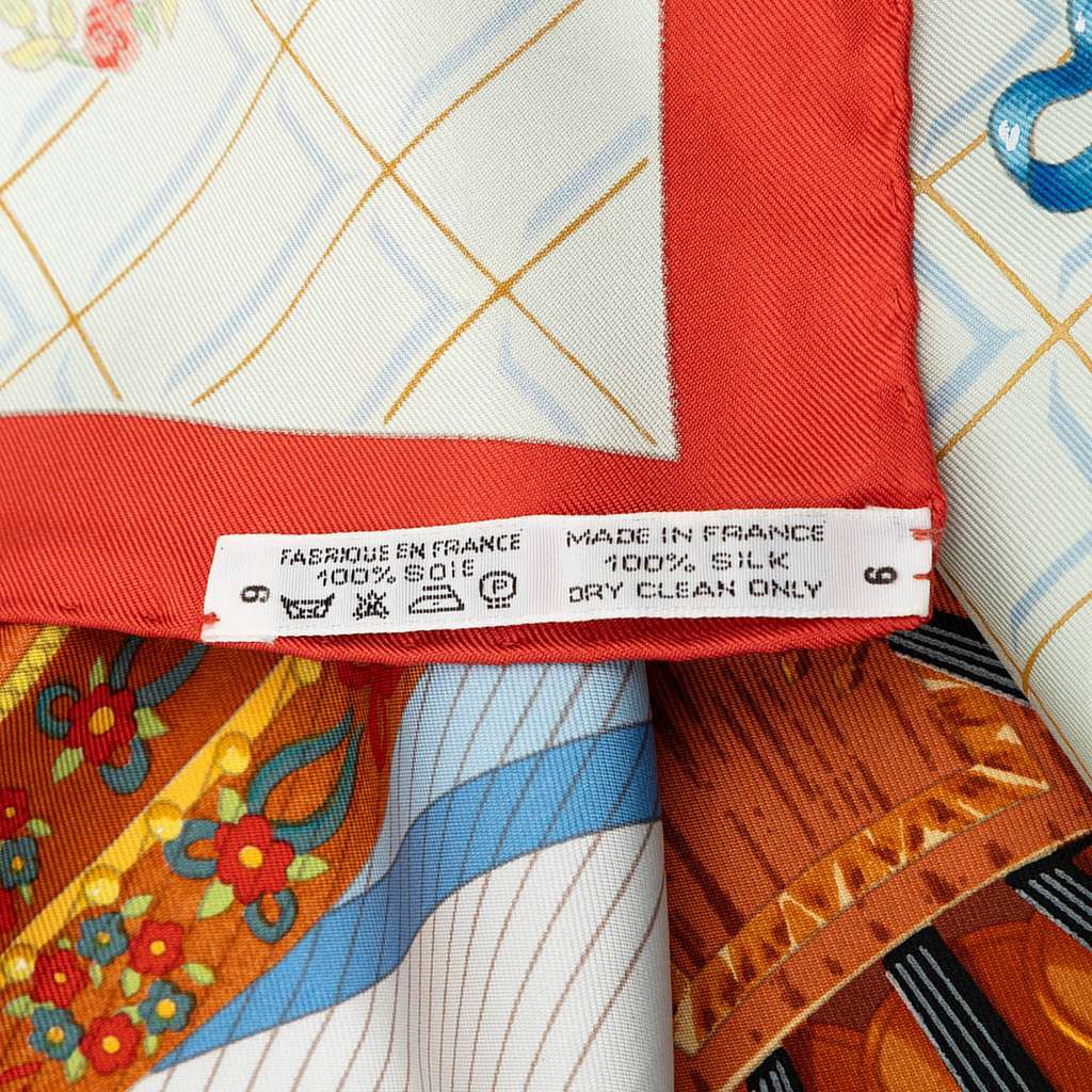 Hermès Wolfgang Amadeus Mozart Silk Scarf White Silk Good condition - Model View