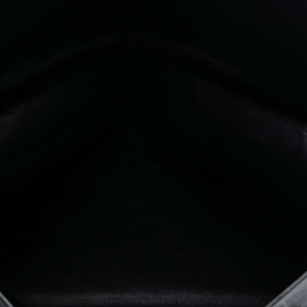 Alexander Mcqueen Leather Grommet Studded Skull Clutch Black Leather Very good condition - Model View