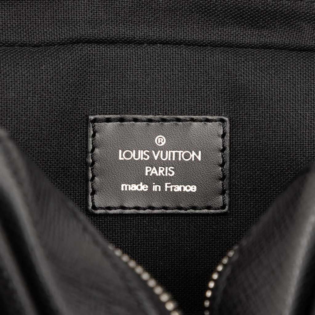 Louis Vuitton Taiga Sayan Black Canvas Good - Box View