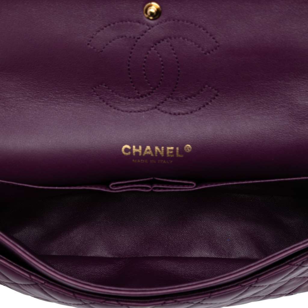Chanel Medium Classic Lambskin Double Flap Purple Leather Very good condition - Model View