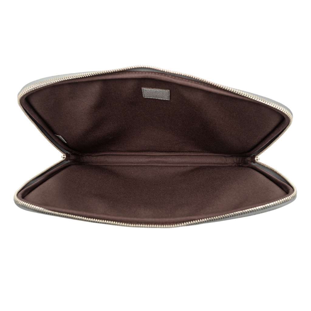 Louis Vuitton Taiga Horizon Laptop Sleeve Grey Leather Very good condition - Model View