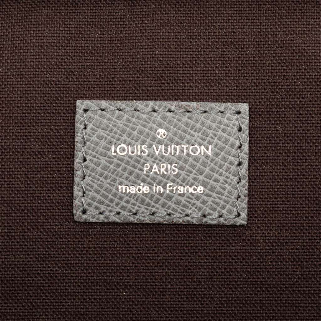 Louis Vuitton Taiga Horizon Laptop Sleeve Grey Leather Very good condition - Box View