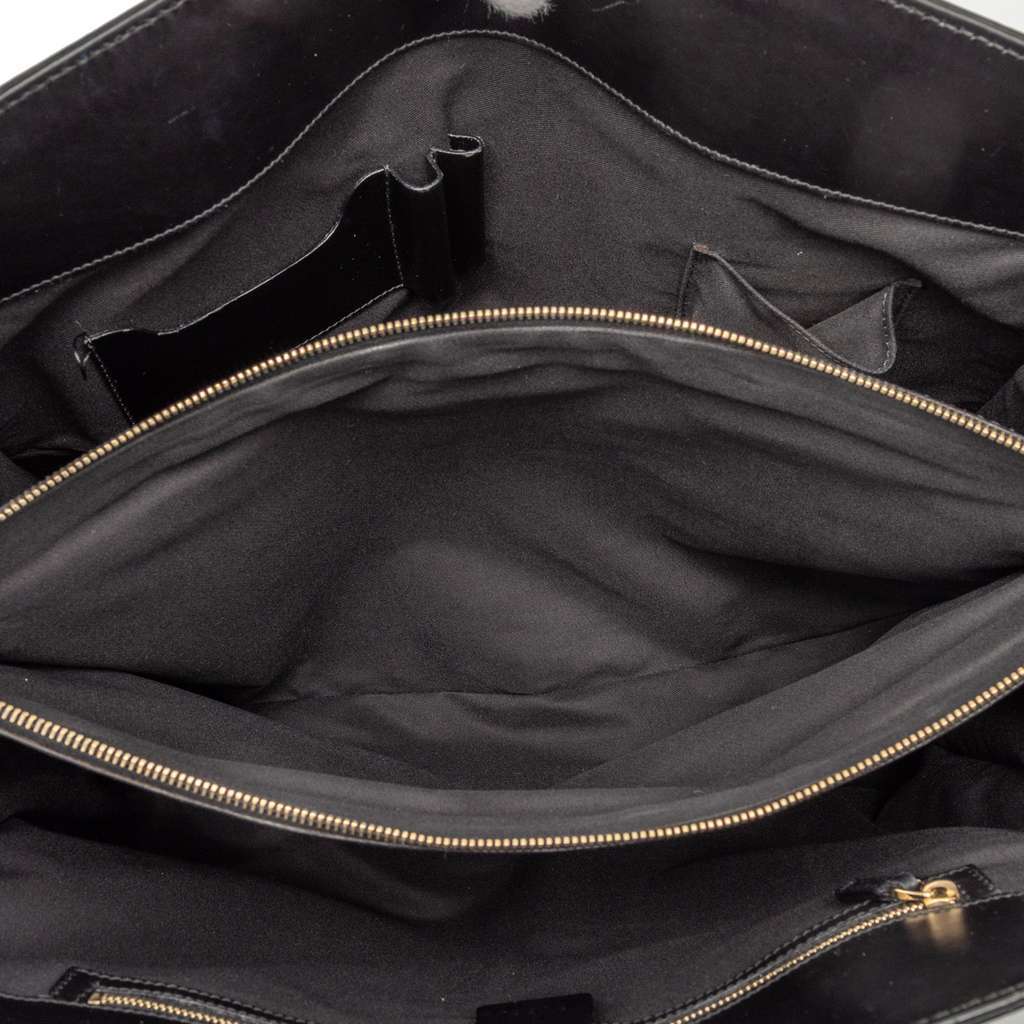 Gucci Guccissima Jackie Tote Black Leather Good - Model View