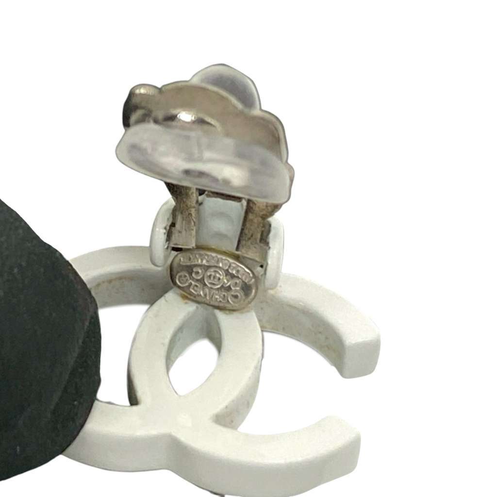 Chanel CC Silver Plated Lacquered Clip On Earrings Silver Metal Very good condition - Model View