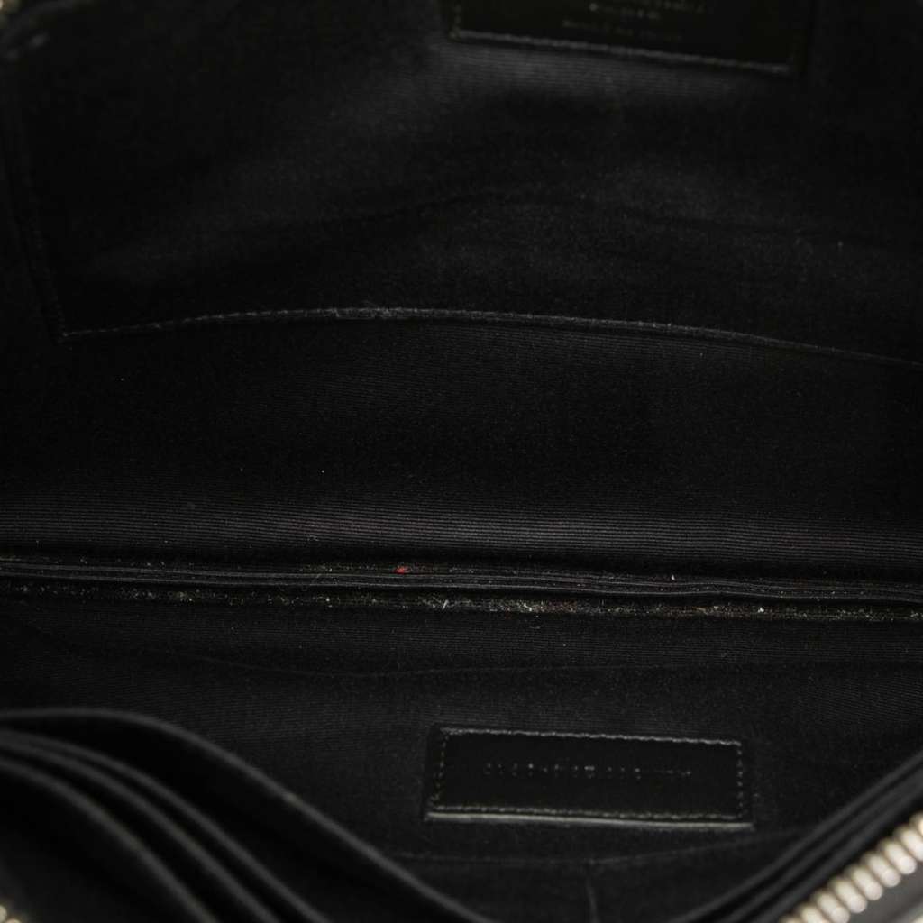 Saint Laurent Grain De Poudre Zipped Tablet Holder Black Leather Good - Model View