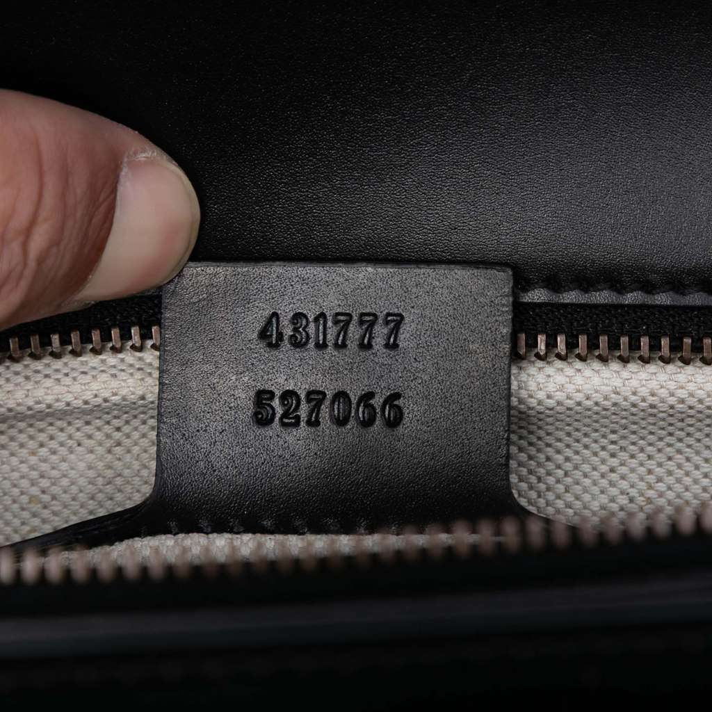 Gucci Medium GG Marmont Leather Malaga Kid Heart Patch Chain Flap Black Leather Very good condition - Box View
