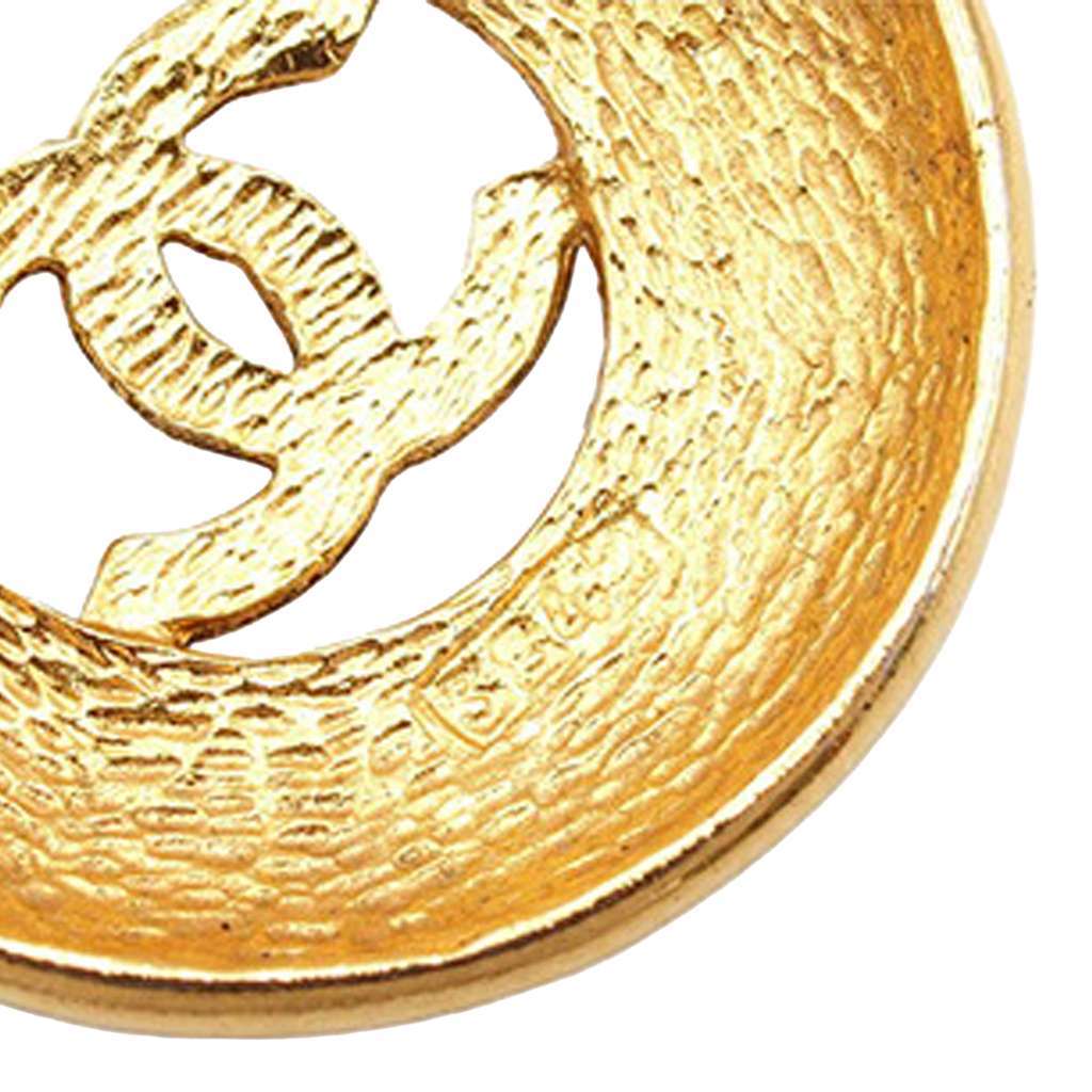 Chanel CC Gold Plated Round Pendant Necklace Gold Metal Very good condition - Box View