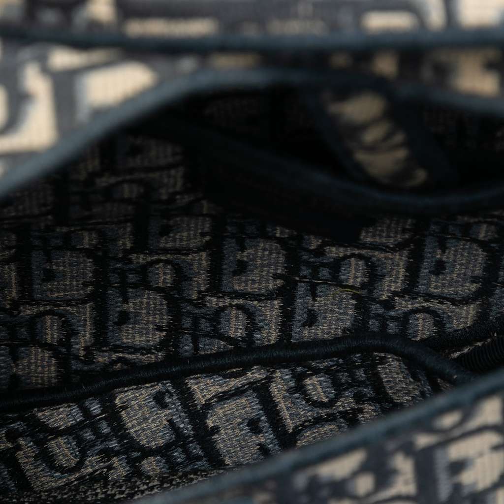 Dior Oblique Embroidered Canvas Saddle Bag Blue Canvas Very good condition - Model View