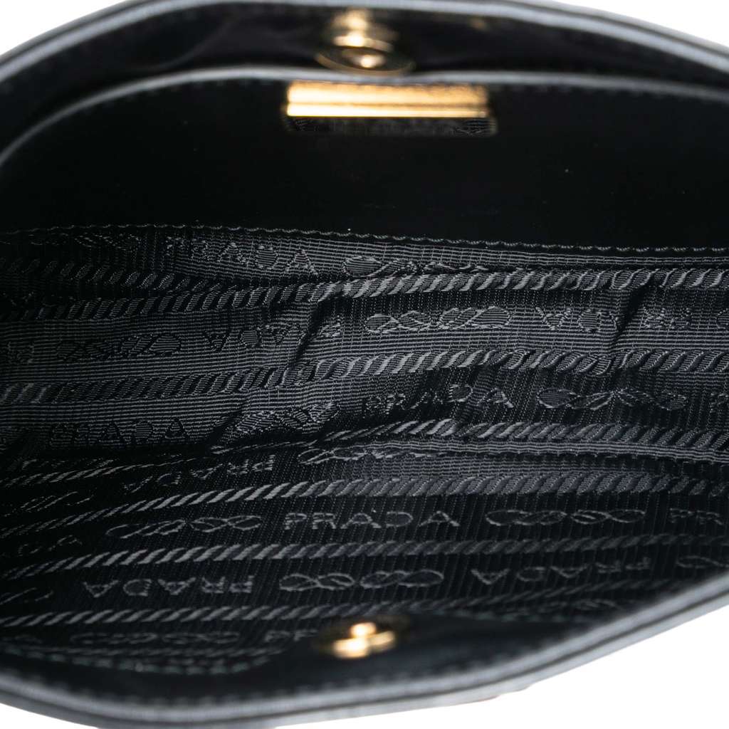 Prada Leather Chain Shoulder Bag Black Leather Good condition - Model View