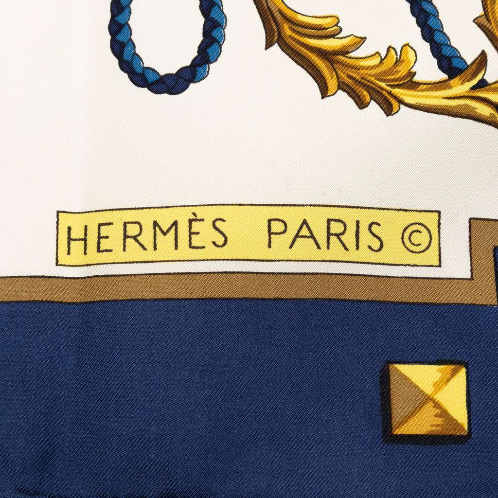 Hermès Les Cles Silk Scarf 90 White Silk Good condition - Inside View