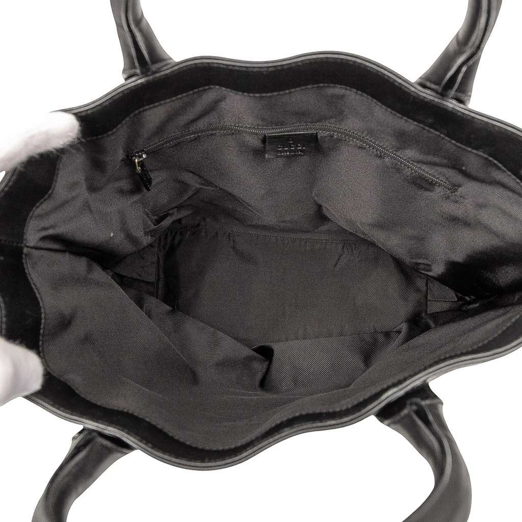 Gucci GG Canvas Tote Black Canvas Very good condition - Model View
