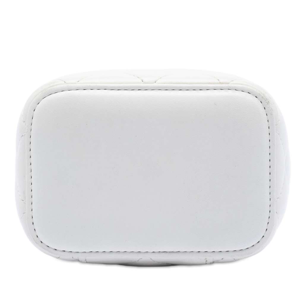 Chanel Mini Quilted Lambskin Pearl Crush Vanity Case With Chain White Leather Very good condition - Inside View