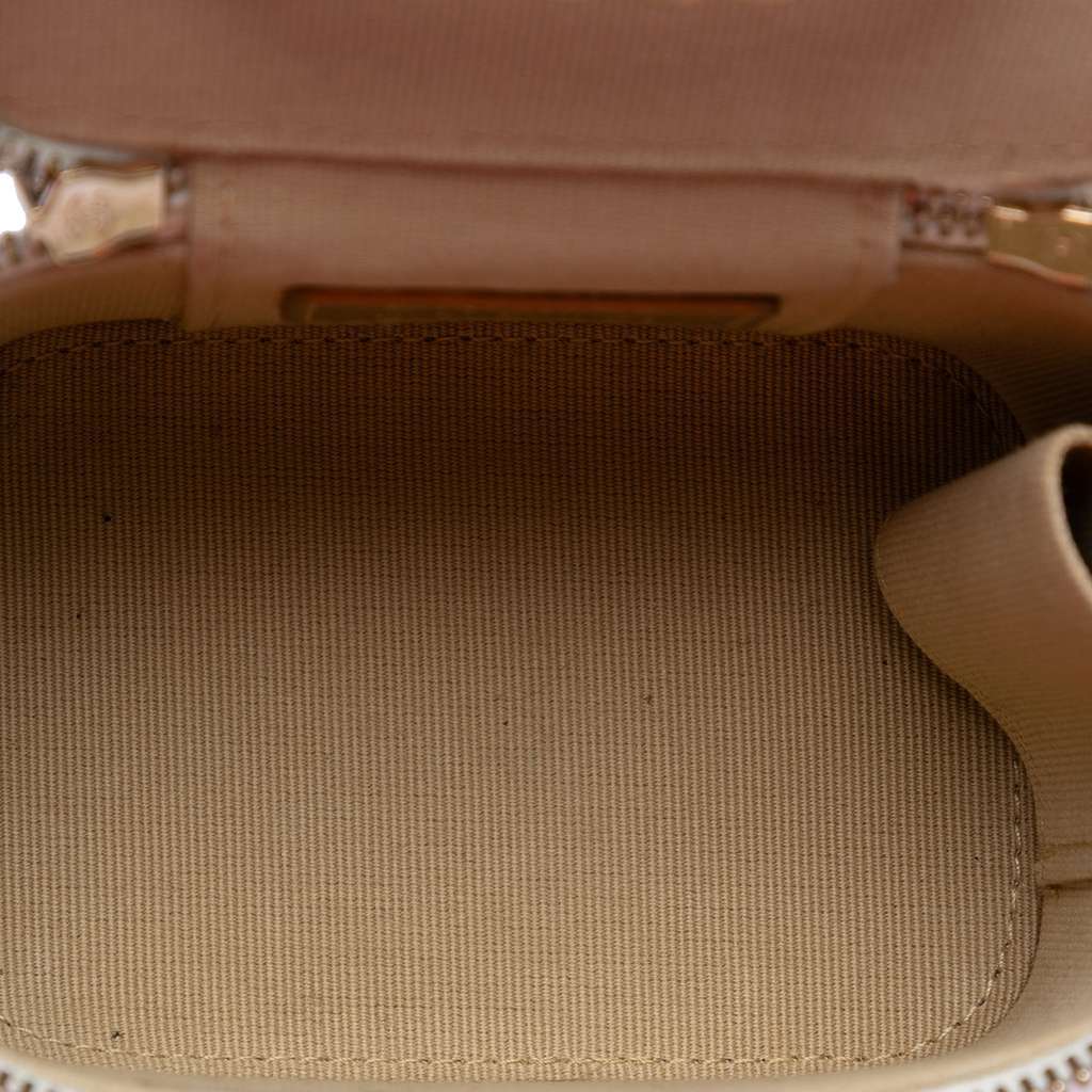Chanel Mini Quilted Lambskin Pearl Crush Vanity Case With Chain White Leather Very good condition - Model View