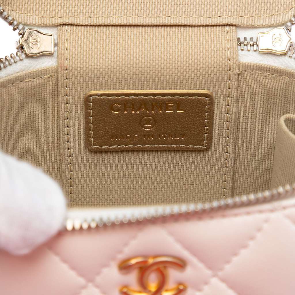 Chanel Mini Quilted Lambskin Pearl Crush Vanity Case With Chain White Leather Very good condition - Box View