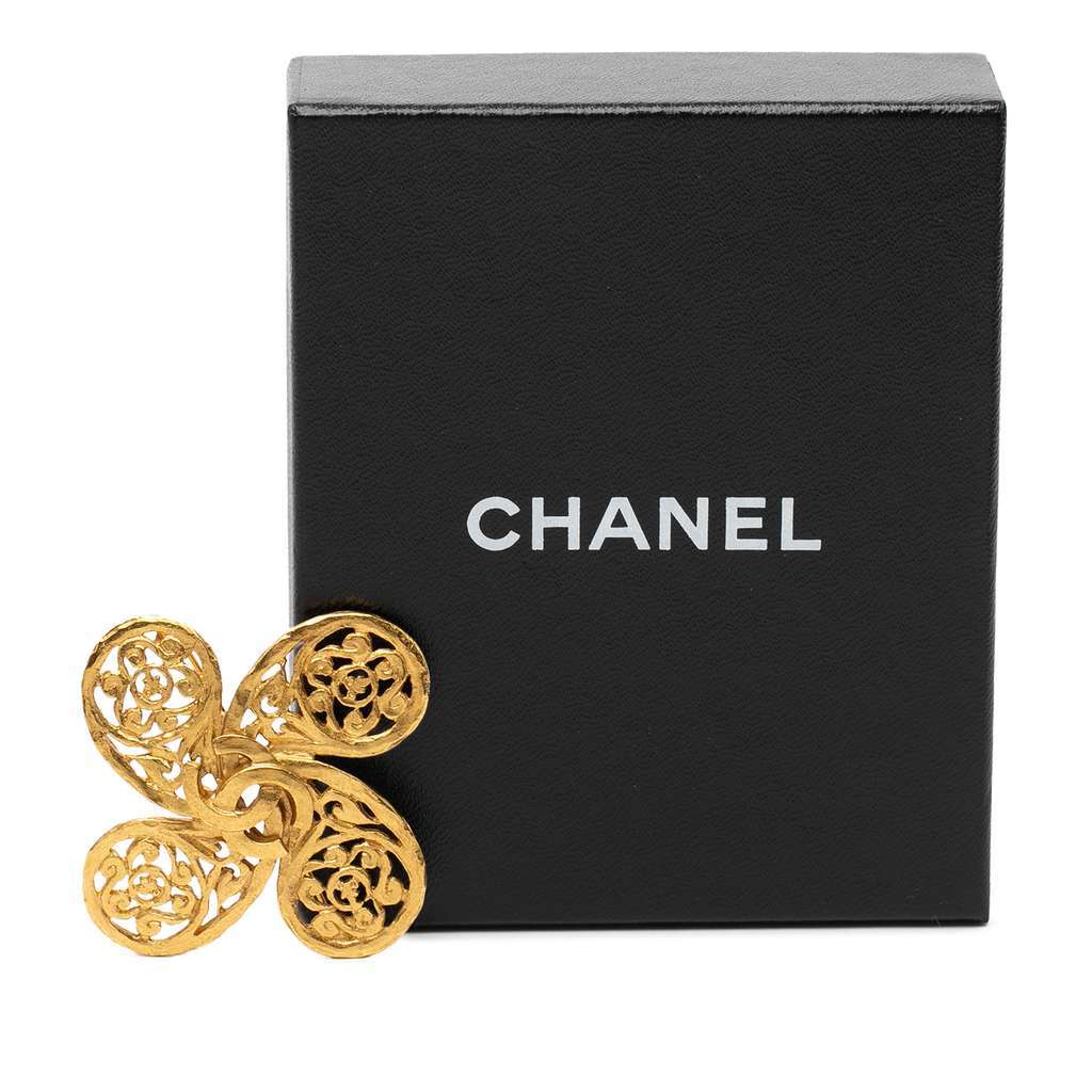 Chanel Gold Plated CC Fretwork Clover Brooch Gold Metal Very good - Model View