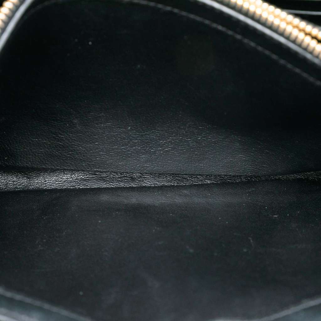 Saint Laurent Medium Patent Vicky Crossbody Black Leather Very good - Model View