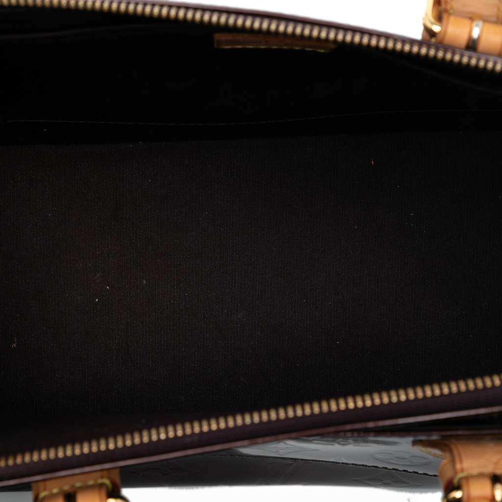 Louis Vuitton Monogram Vernis Rosewood Avenue Purple Leather Good condition - Model View