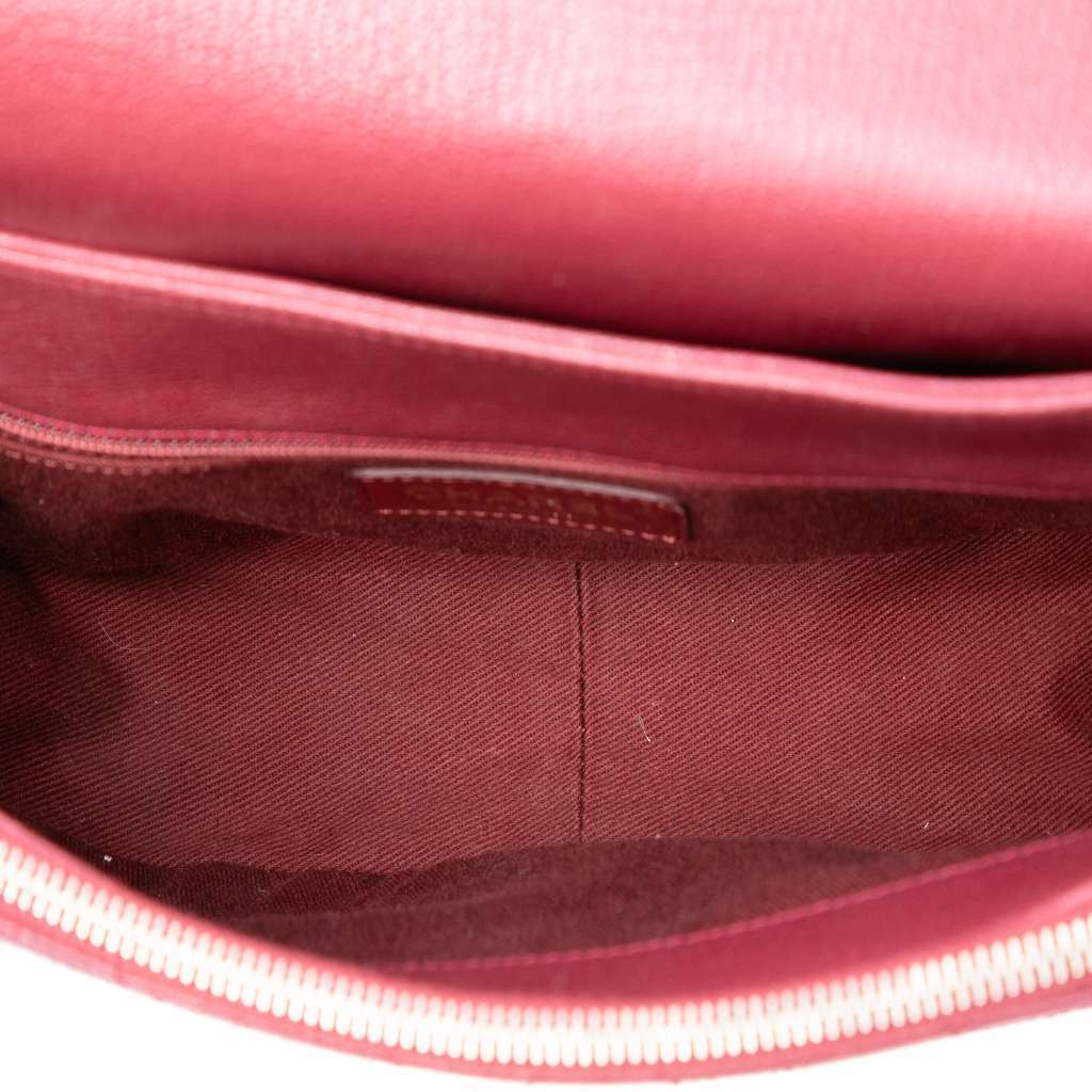 Chanel Medium Calfskin Coco Curve Flap Red Leather Very good condition - Model View