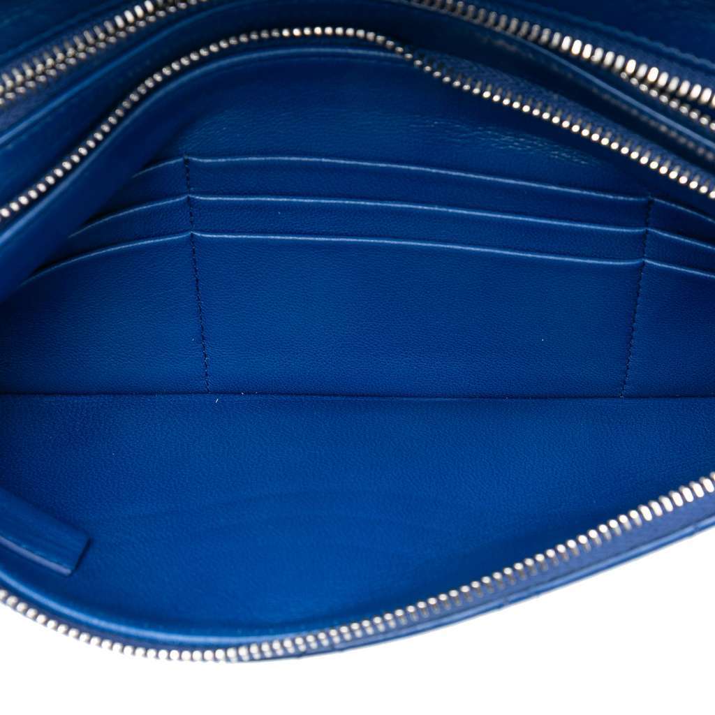 Chanel Small Bicolor Aged Calfskin 31 Clutch Blue Leather Very good condition - Model View