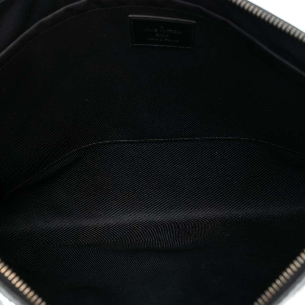 Louis Vuitton Monogram Eclipse Discovery Pochette GM Black Very good condition - Model View